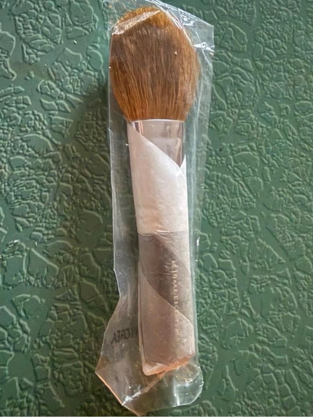 Brand new Bare Escentuals makeup brush - Picture 2 of 2